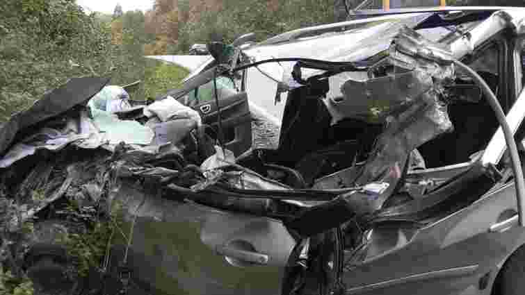 У ДТП між Peugeot та маршруткою біля Львова травмувались четверо людей У ДТП між Peugeot та маршруткою біля Львова травмувались четверо людей
