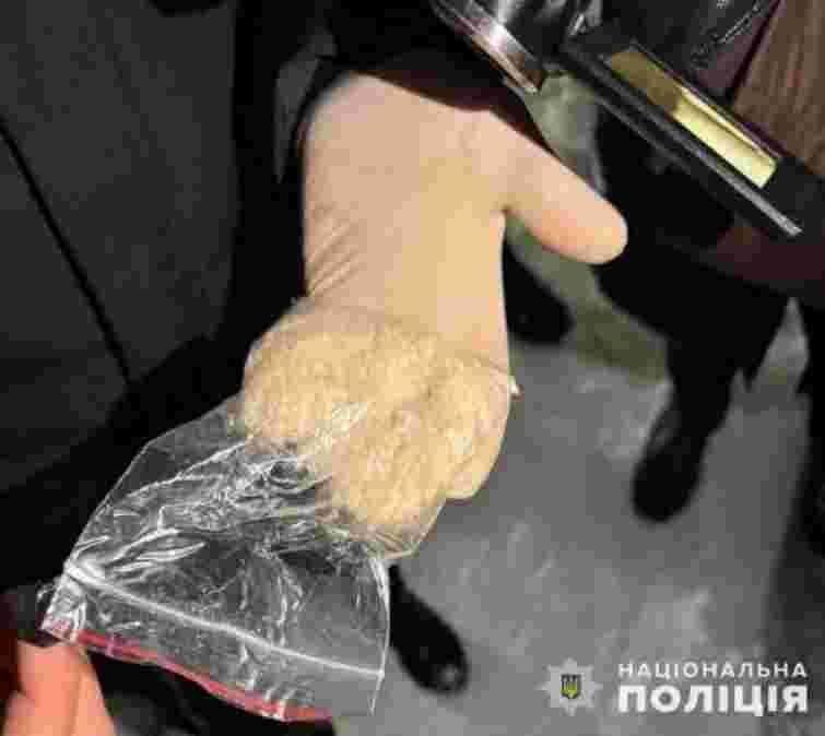 У двох неповнолітніх наркоторговців львівська поліція вилучила товар на 800 тис. грн 