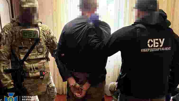 На Хмельниччині СБУ затримала навідника російський ракет по аеродромах На Хмельниччині СБУ затримала навідника російський ракет по аеродромах